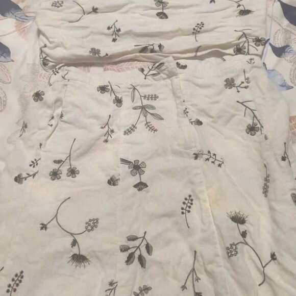 White with black flowers 2 piece/ cute/ bra/ embroidered/ top and skirt/ large/ - Picture 1 of 3